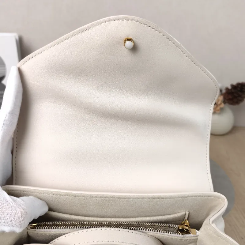 Louis Vuitton Crossbody Bag New Wave Hold Me Top Handle Bag White Calfskin One Size 23 × 10 × 15 cm — detail view 11 of 13