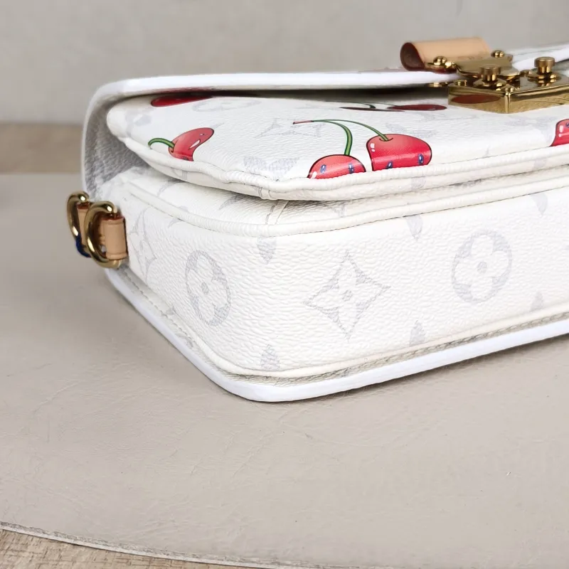 Louis Vuitton Crossbody Bag Pochette Métis East West White · PVC Small21.5 × 6 × 13.5 cm — detail view 1 of 14