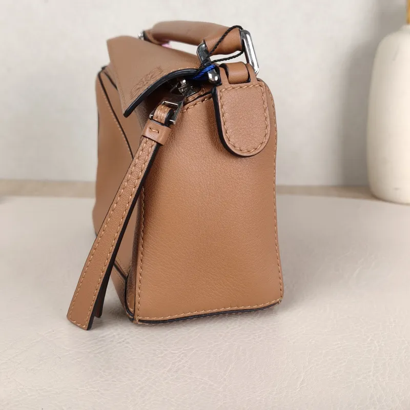 LOEWE Crossbody Bag Puzzle Caramel CC alfskin Mini 18 × 8 × 12.5 cm — detail view 9 of 10