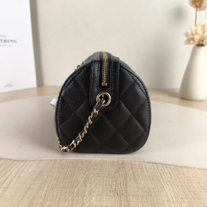 Chanel Crossbody Bag Crossbody Bag Black Grained Calfskin One Size 18.5 × 11 × 11.5 cm — detail view 4 of 11