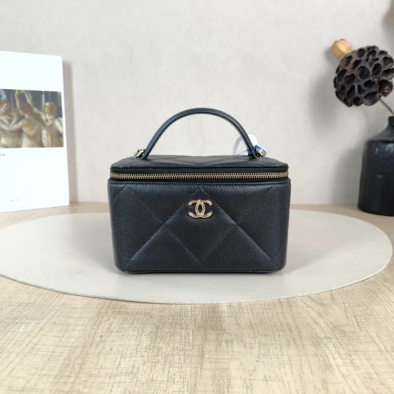 Chanel Crossbody Bag Edition Black Grained Calfskin Mini 16 × 8 × 9.5 cm