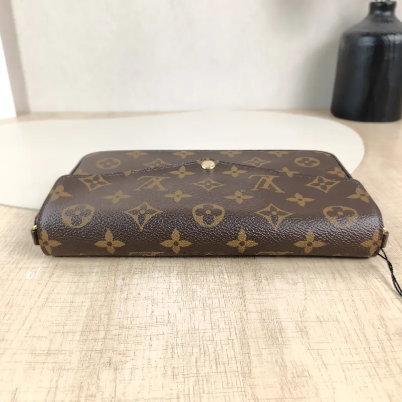 Louis Vuitton Crossbody Bag Pochette Félicie Monogram PVC Small21 × 3 × 12 cm — detail view 14 of 17