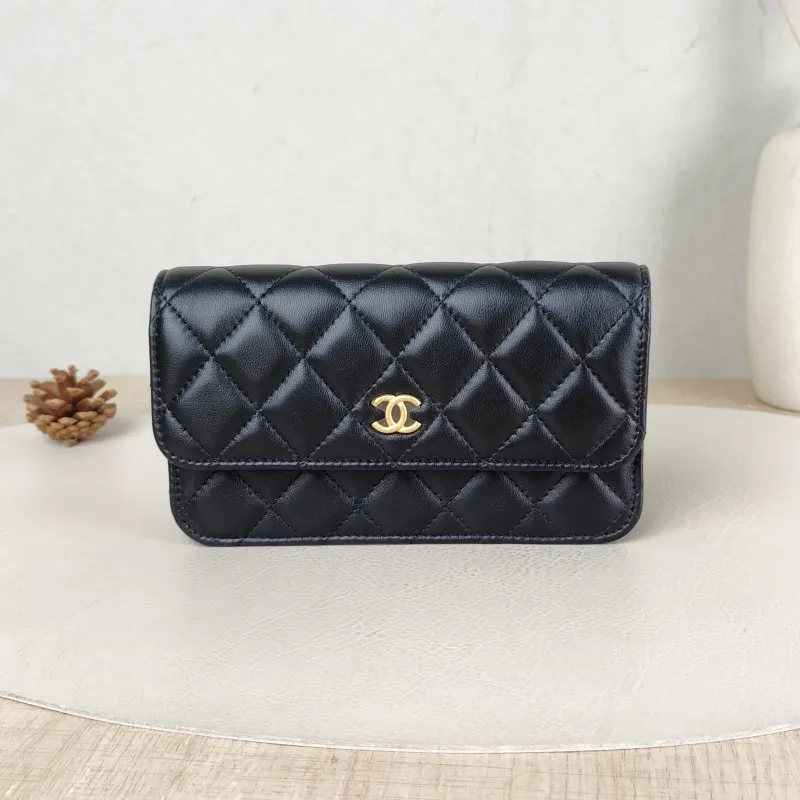 Chanel Crossbody Bag woc Black with Gold-Tone Hardware Lambskin Mini 17 × 5 × 9.5 cm