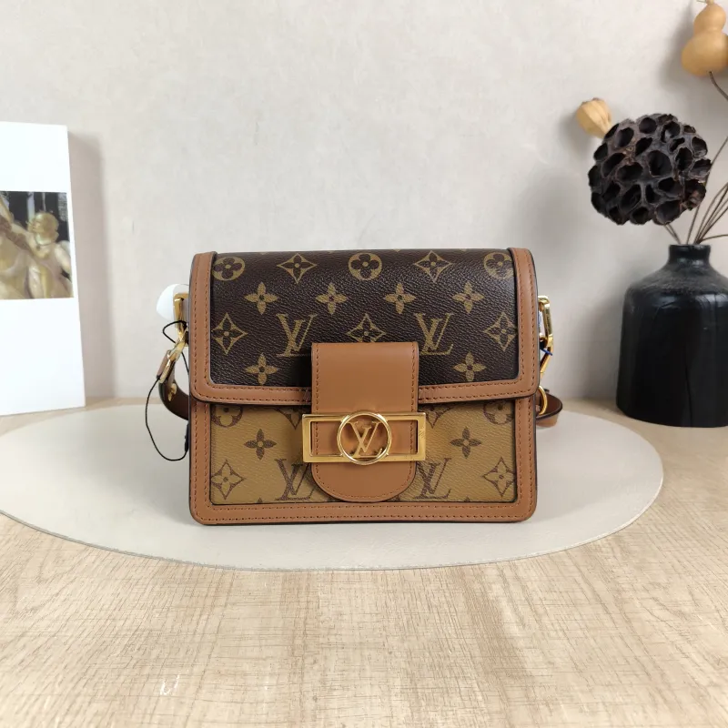 Louis Vuitton Crossbody Bag Dauphine Monogram PV Cmini20 × 9 × 15 cm