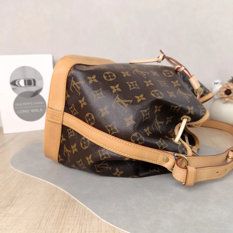 Louis Vuitton Shoulder Bag Petit Noé Bucket Bag Monogram PVC Small 27 × 21 × 27 cm — detail view 5 of 12