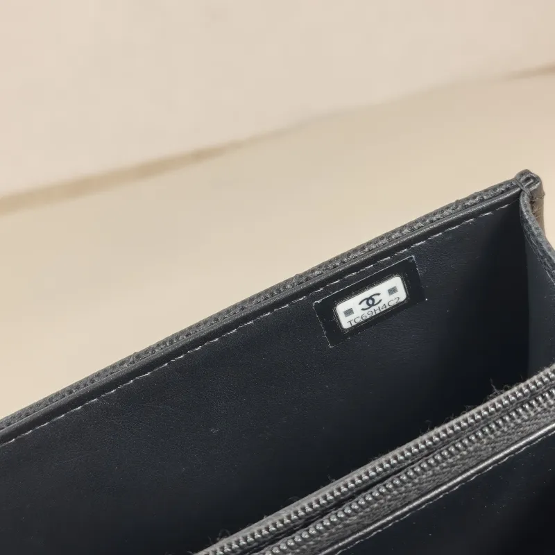 Chanel Crossbody Bag Black Grained Calfskin One Size 19 × 7 × 11.5 cm — detail view 12 of 12