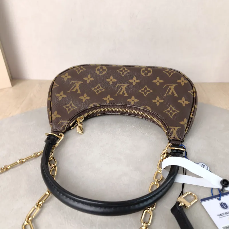 Louis Vuitton Shoulder Bag Catchy Monogram PVC Small 24 × 6 × 10 cm — detail view 6 of 11