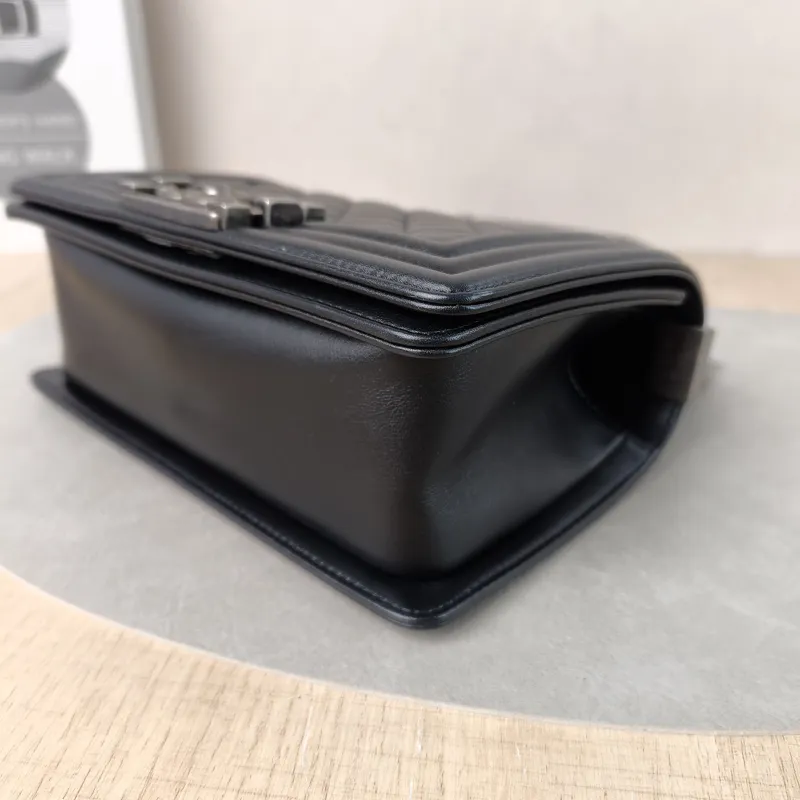 Chanel Crossbody Bag Le Boy​Black Lambskin Small20.5 × 8.5 × 12 cm — detail view 13 of 16