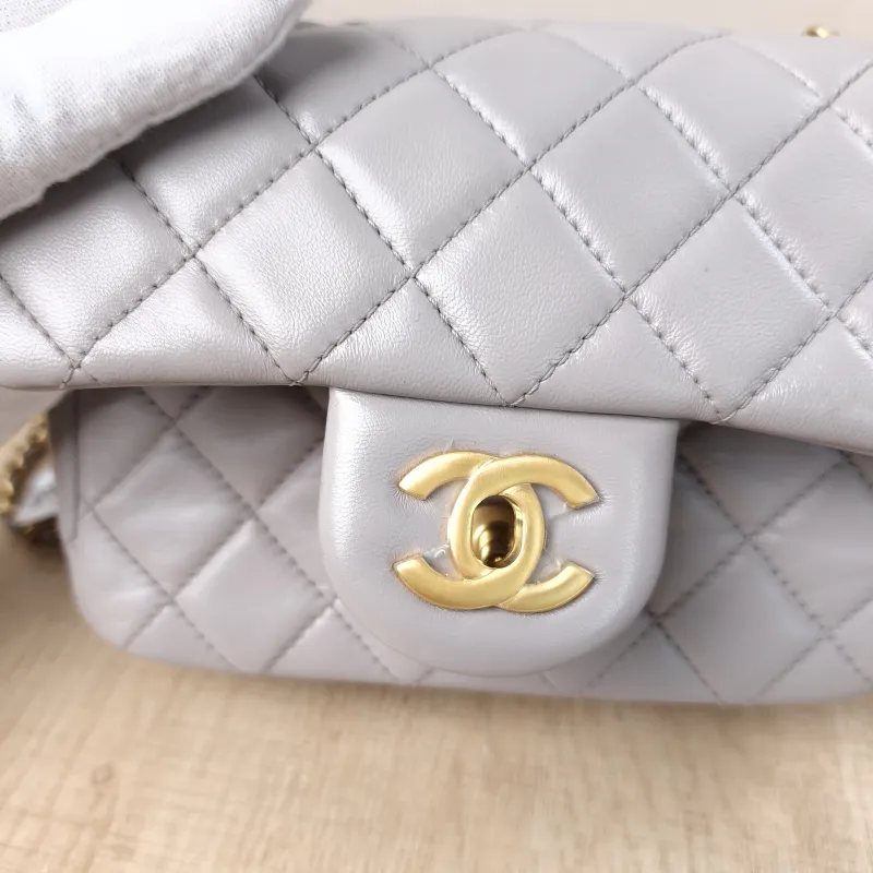 Chanel Crossbody Bag Grey Lambskin One Size17 × 8 × 13.5 cm — detail view 8 of 15