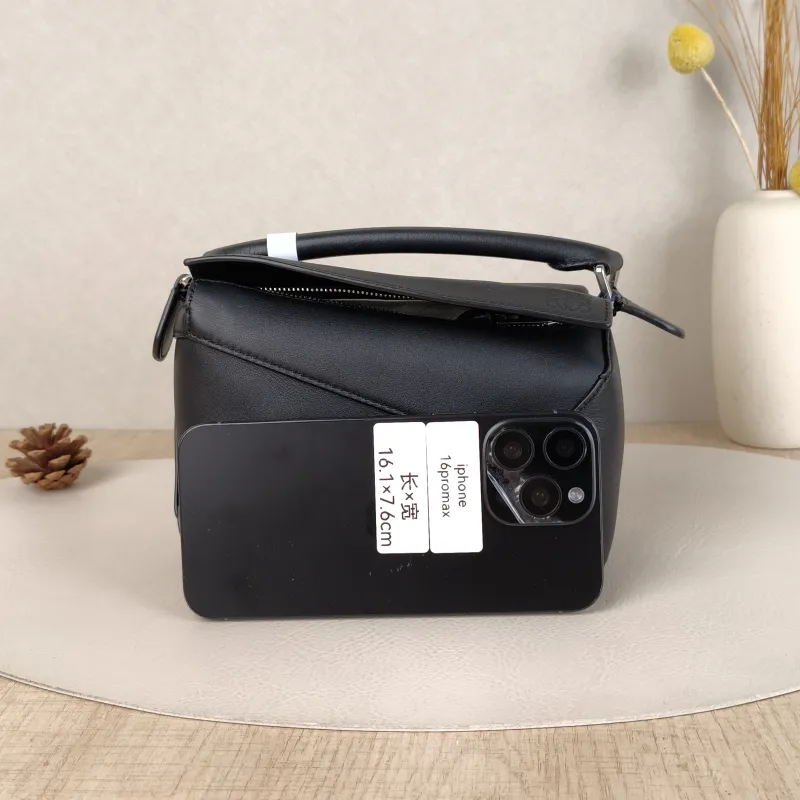LOEWE Crossbody Bag Puzzle Black CC alfskinmini18 × 8 × 12.5 cm — cover view 4 of 5