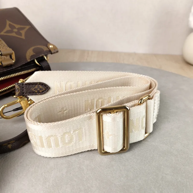 Louis Vuitton Crossbody Bag Onthego East West Monogram PVC Small 25 × 10 × 13 cm — detail view 4 of 16