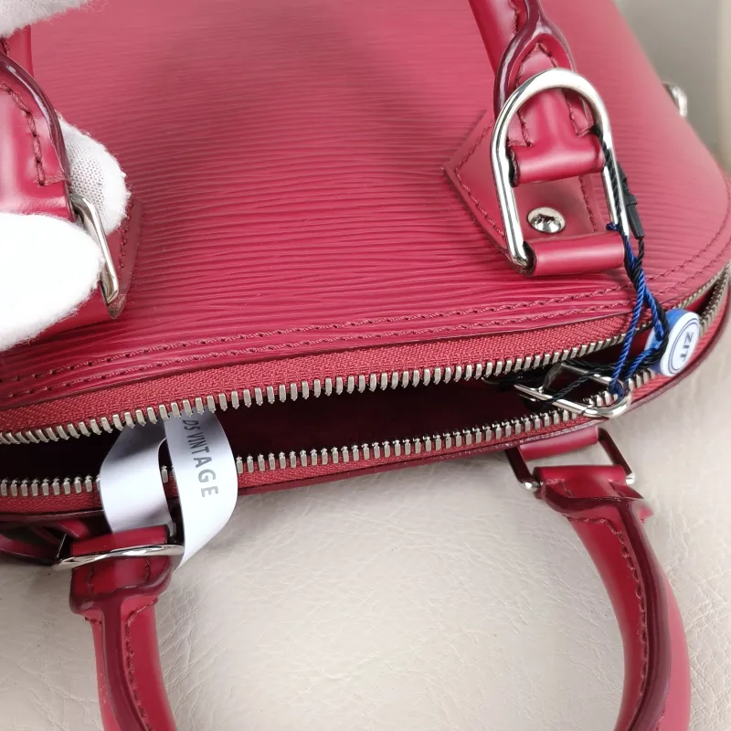 Louis Vuitton Crossbody Bag Alma BB Red Epi Embossed Calfskin BB23.5 × 11.5 × 17.5 cm — detail view 6 of 12