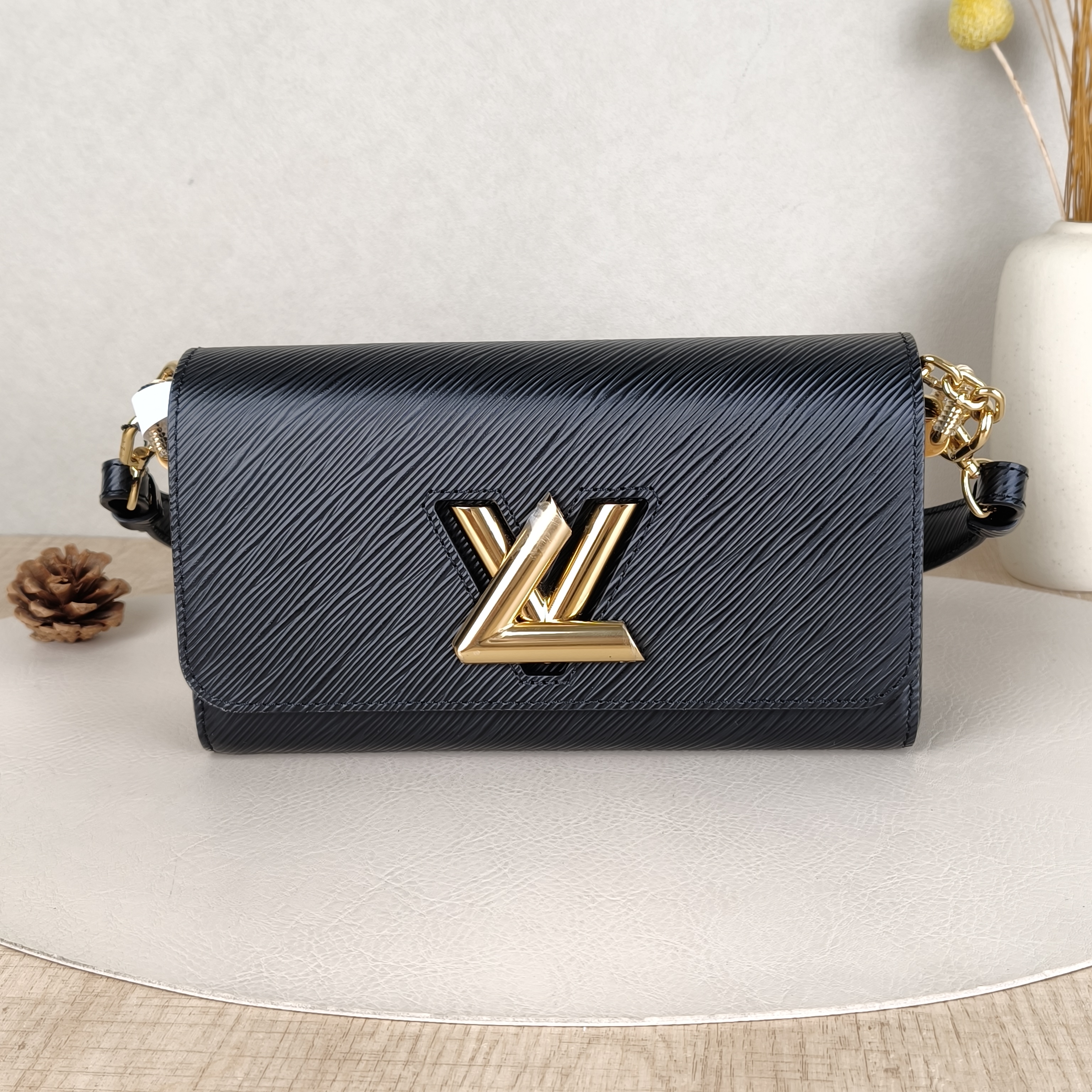 Louis Vuitton Crossbody Bag Twist West Pochette Black Epi Embossed Calfskin19 × 6.5 × 10.5 cm
