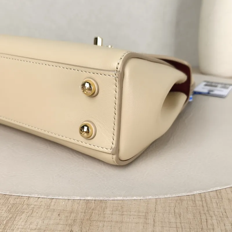 Chanel Shoulder Bag Beige Calfskin Small 22 × 8 × 16 cm — detail view 7 of 13