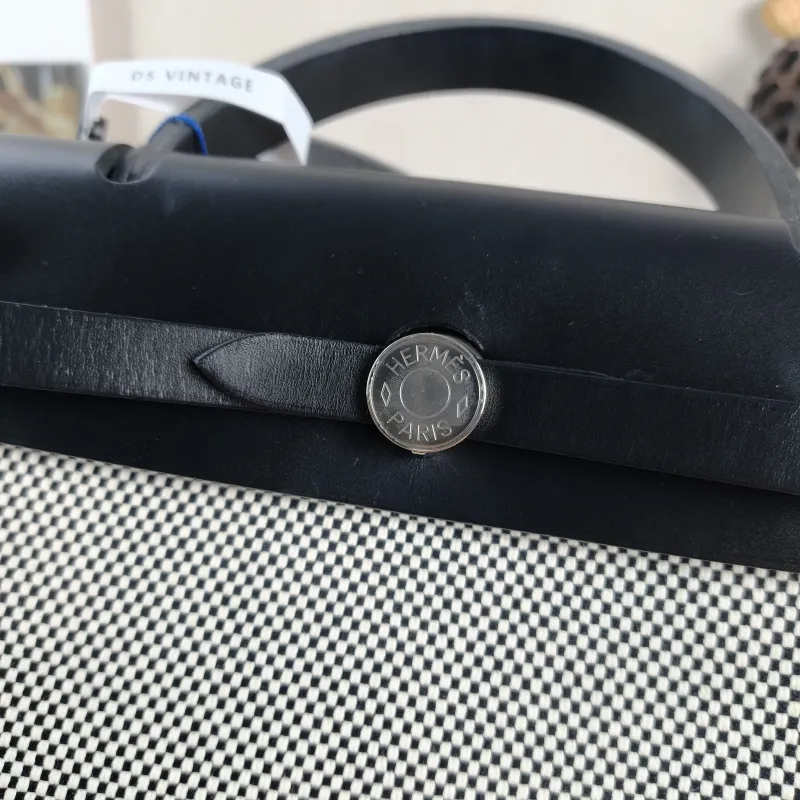 Hermès Crossbody Bag Herbag 31 Black · White Canvas Medium 30.5 × 11 × 25.5 cm u — detail view 9 of 14