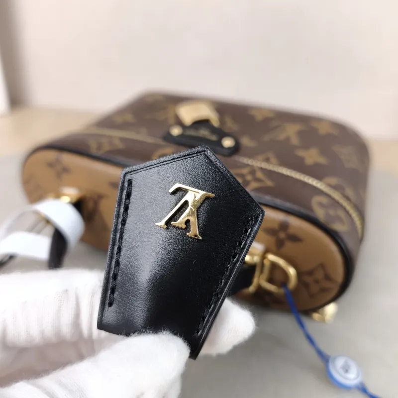 Louis Vuitton Shoulder Bag VANITY POUCH Cosmetic Bag Monogram PVC 19 × 6.5 × 11.5 cm — detail view 4 of 10