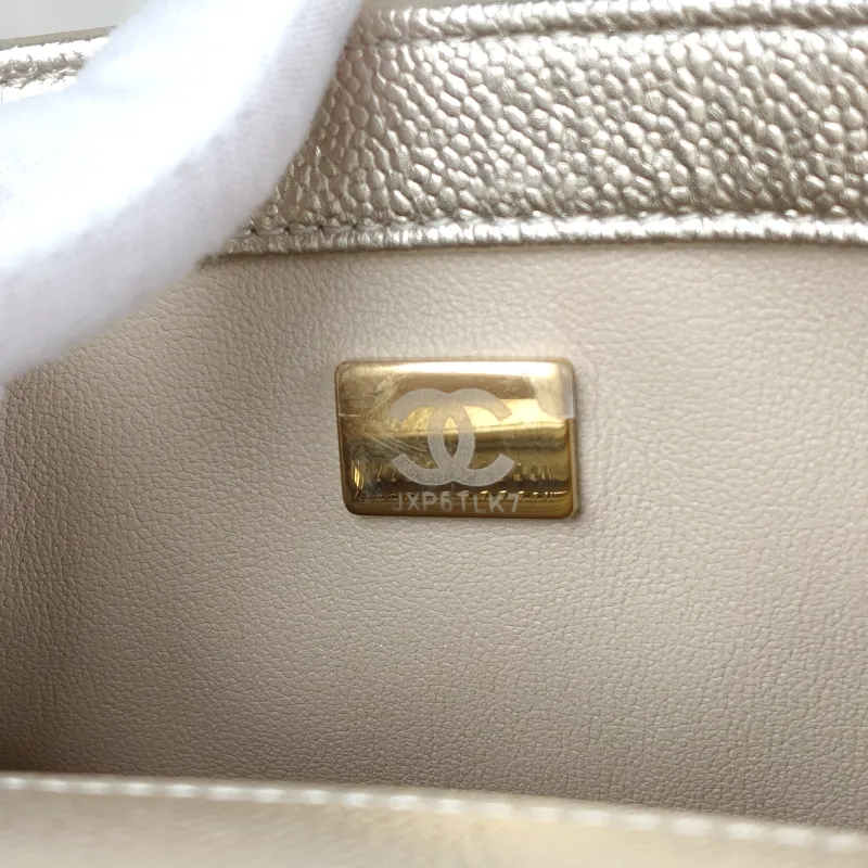 Chanel Crossbody Bag c Gold Grained Calfskin Mini 17 × 7 × 13.5 cm — detail view 8 of 15