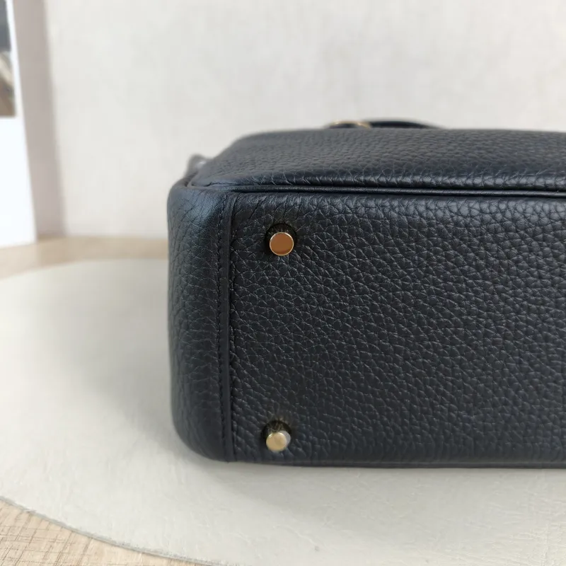 Hermès Shoulder Bag Lindy Mini 19 Black Taurillon Clemence TC Calfskin Mini 19 × 9 × 13 cm G — detail view 9 of 11