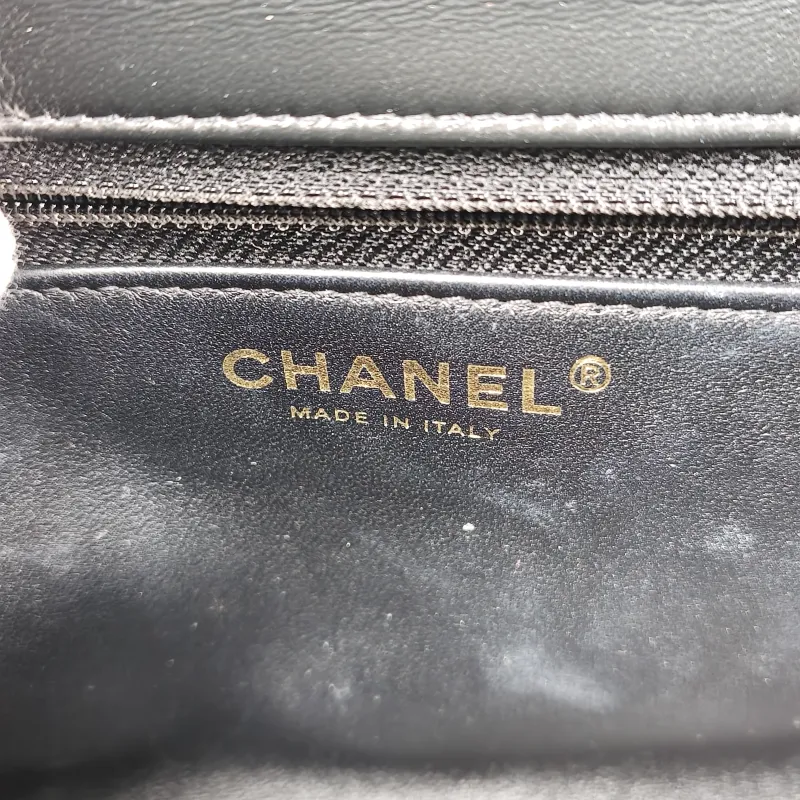 Chanel Crossbody Bag 23a Black SL ambskin Medium 25 × 10 × 16 cm — detail view 6 of 14