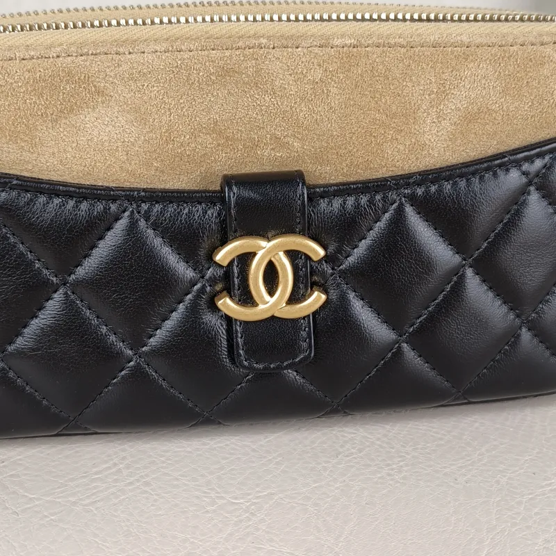 Chanel Crossbody Bag shopping bag Black · Beige Suede Mini 18 × 4 × 10 cm — detail view 2 of 14