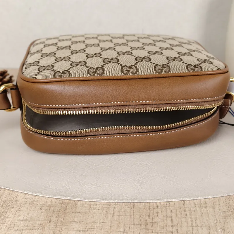 GUCCI Crossbody Bag Blondie g Camera Bag Monogram Canvas， mini21 × 8 × 15.5 cm — detail view 6 of 12