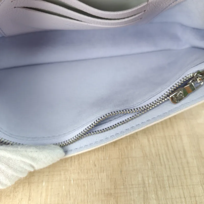 Louis Vuitton Crossbody Bag IVY Calfskin Small 23.5 × 4.3 × 12 cm — detail view 7 of 11