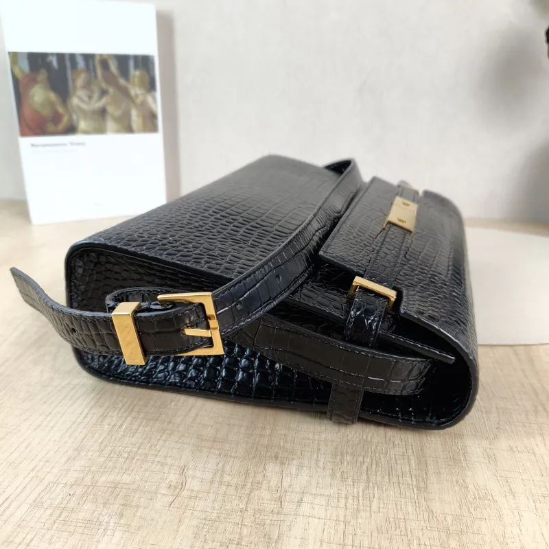 SAINT LAURENT Shoulder Bag MANHATTAN Black with Gold-Tone Hardware Calfskin Medium29 × 7.5 × 20 cm — detail view 5 of 13