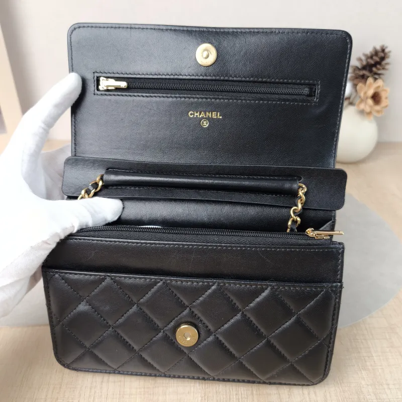 Chanel Crossbody Bag Classic Flap WOC CF WOCWOC Bag Black Grained Calfskin Mini 19.2 × 3.5 × 12.3 cm — detail view 3 of 13