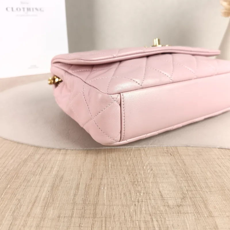 Chanel Crossbody Bag Pink Crossbody Bag Pink Lambskin One Size 23 × 5 × 16 cm — detail view 8 of 13