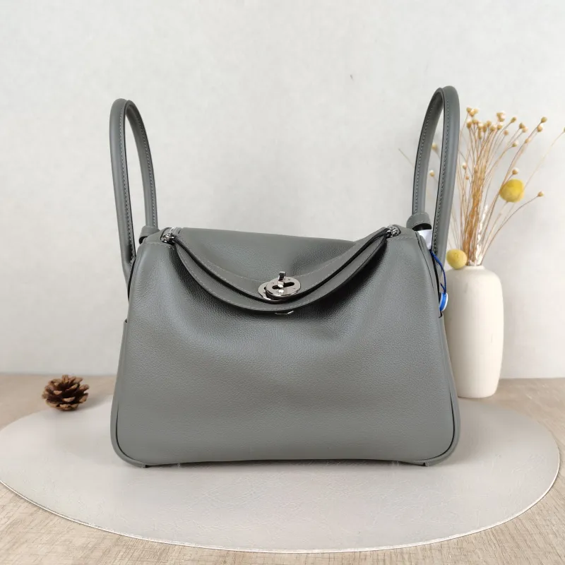 Hermès Shoulder Bag Lindy 26 0L Evercolor Calfskin Small26 × 12 × 18 cm