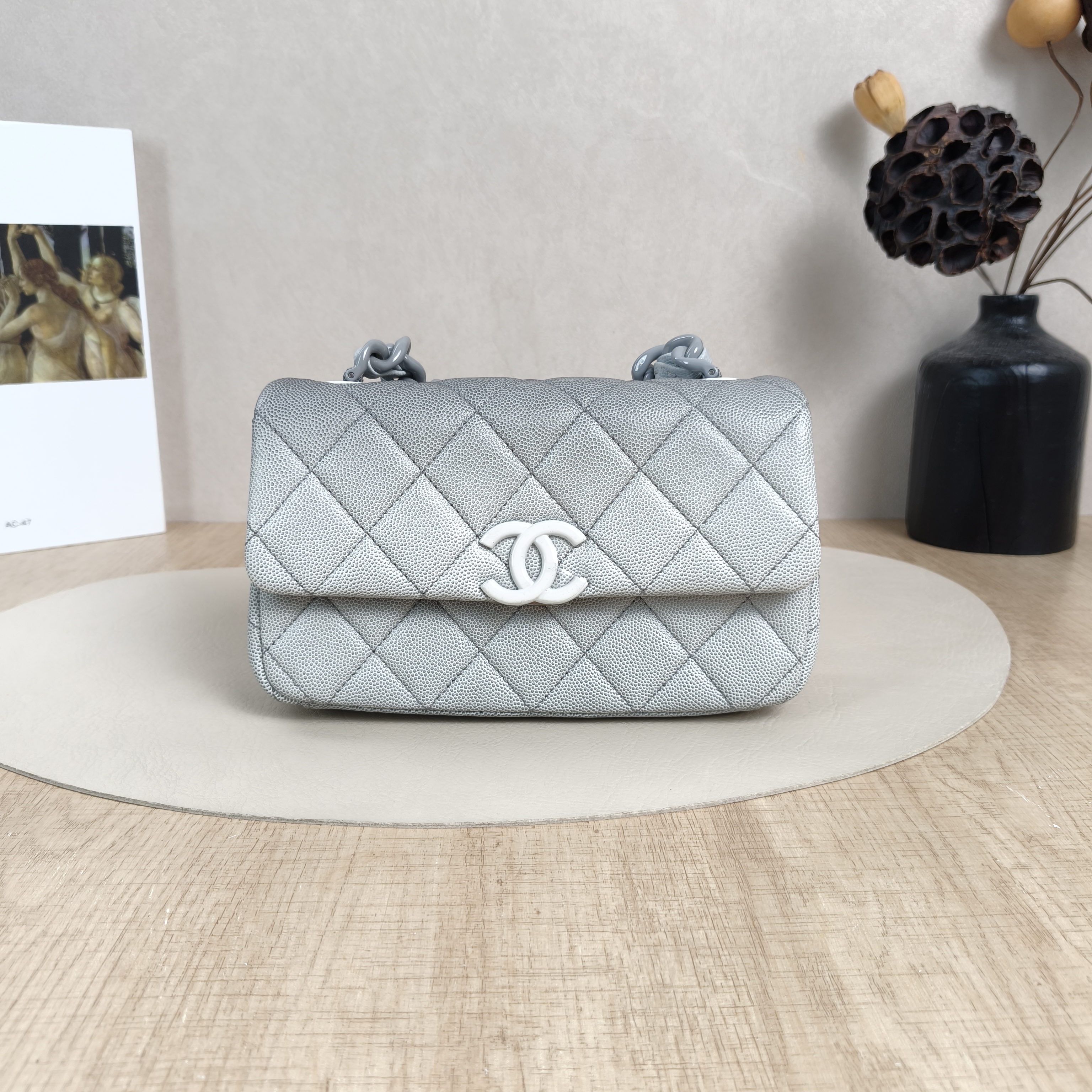 Chanel Crossbody Bag24c Grey Grained Calfskin mini19.5 × 5.5 × 14 cm