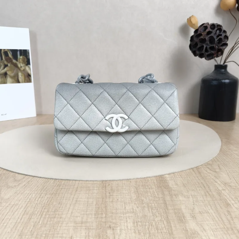 Chanel Crossbody Bag24c Grey Grained Calfskin mini19.5 × 5.5 × 14 cm