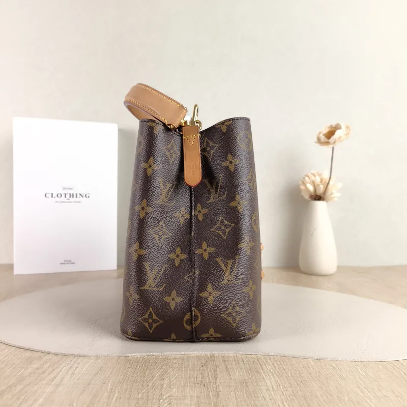 Louis Vuitton Crossbody Bag NÉONOÉ Bucket Bag BB Monogram PVC BB 20 × 13 × 20 cm — detail view 1 of 11