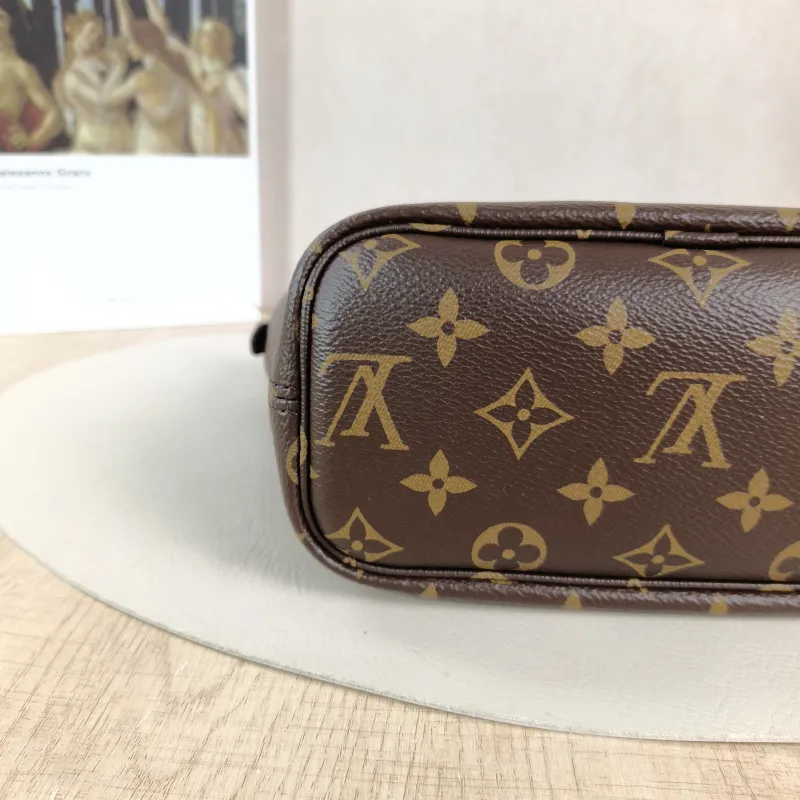 Louis Vuitton Crossbody Bag NEVERFULL INSIDE OUT BB PVC · Calfskin BB 26.5 × 11 × 16.5 cm — detail view 10 of 12