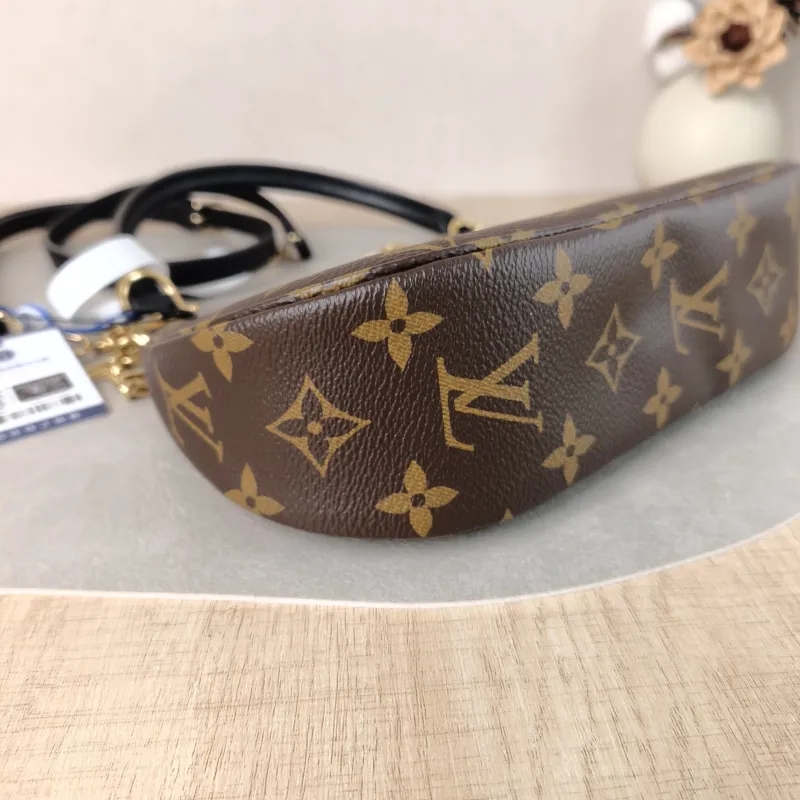 Louis Vuitton Shoulder Bag Catchy Monogram PVC Small 24 × 6 × 10 cm — detail view 5 of 11