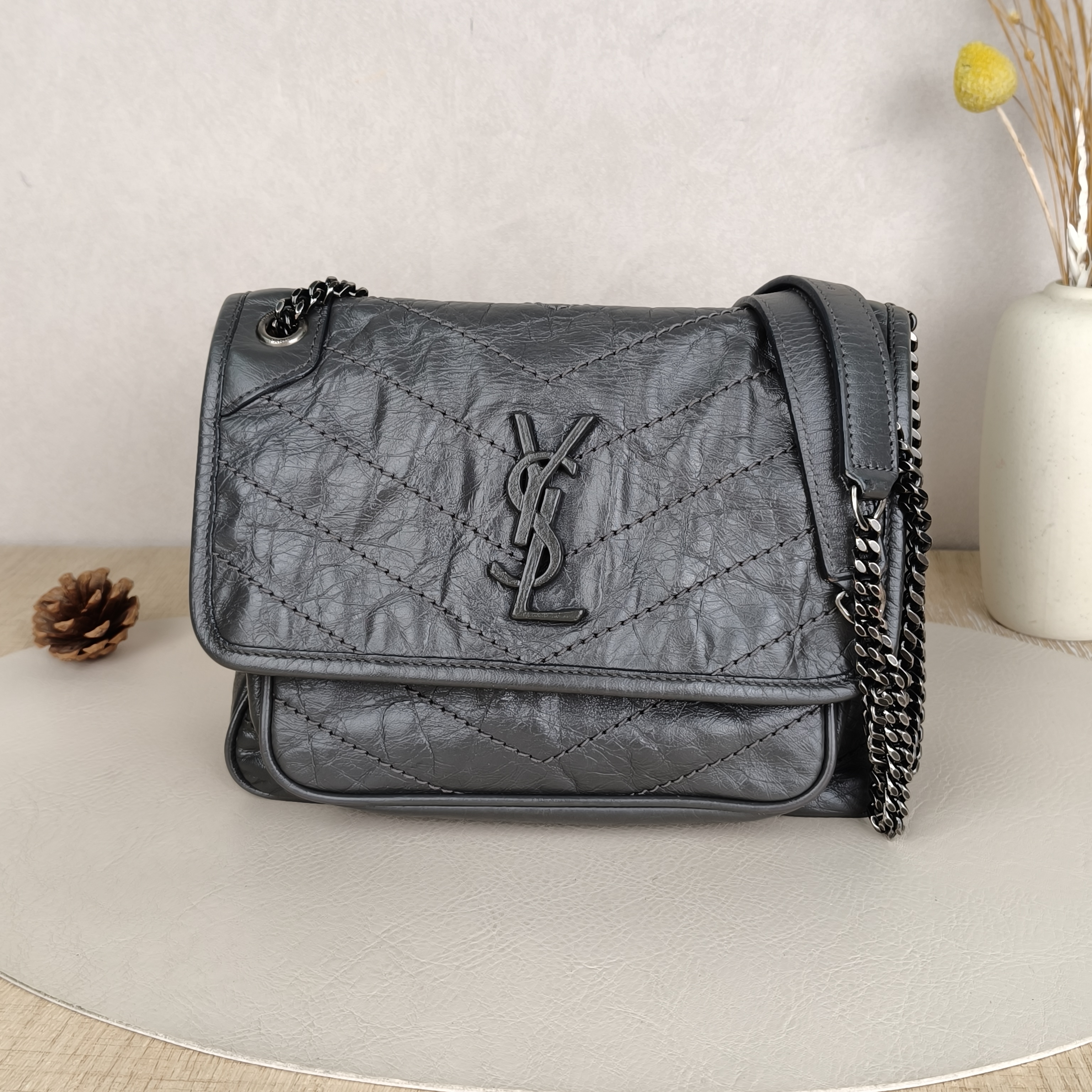 SAINT LAURENT Crossbody Bag Niki Grey Waxed Leather Calfskin Small21 × 7.5 × 16 cm