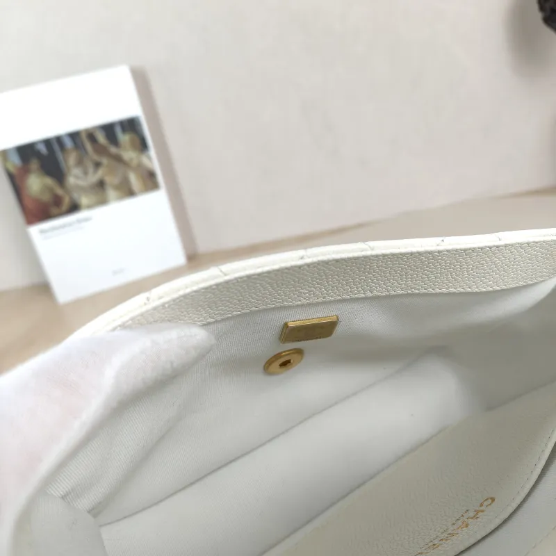 Chanel Crossbody Bag Crossbody Bag White Gold Grained Calfskin One Size 23 × 6 × 16 cm — detail view 6 of 13
