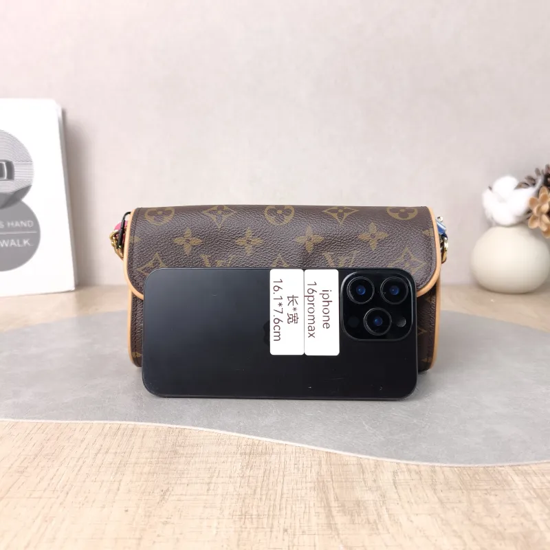 Louis Vuitton Crossbody Bag POCHETTE CAMILLE Monogram PVC One Size 20.5 × 6 × 11 cm — cover view 3 of 5