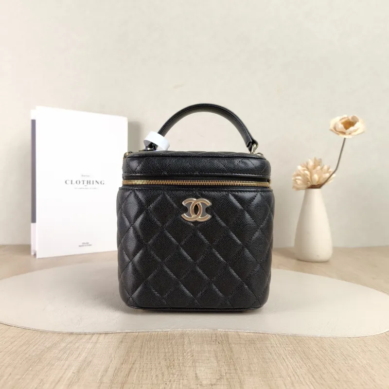 Chanel Crossbody Bag Black Calfskin One Size15 × 12 × 15 cm