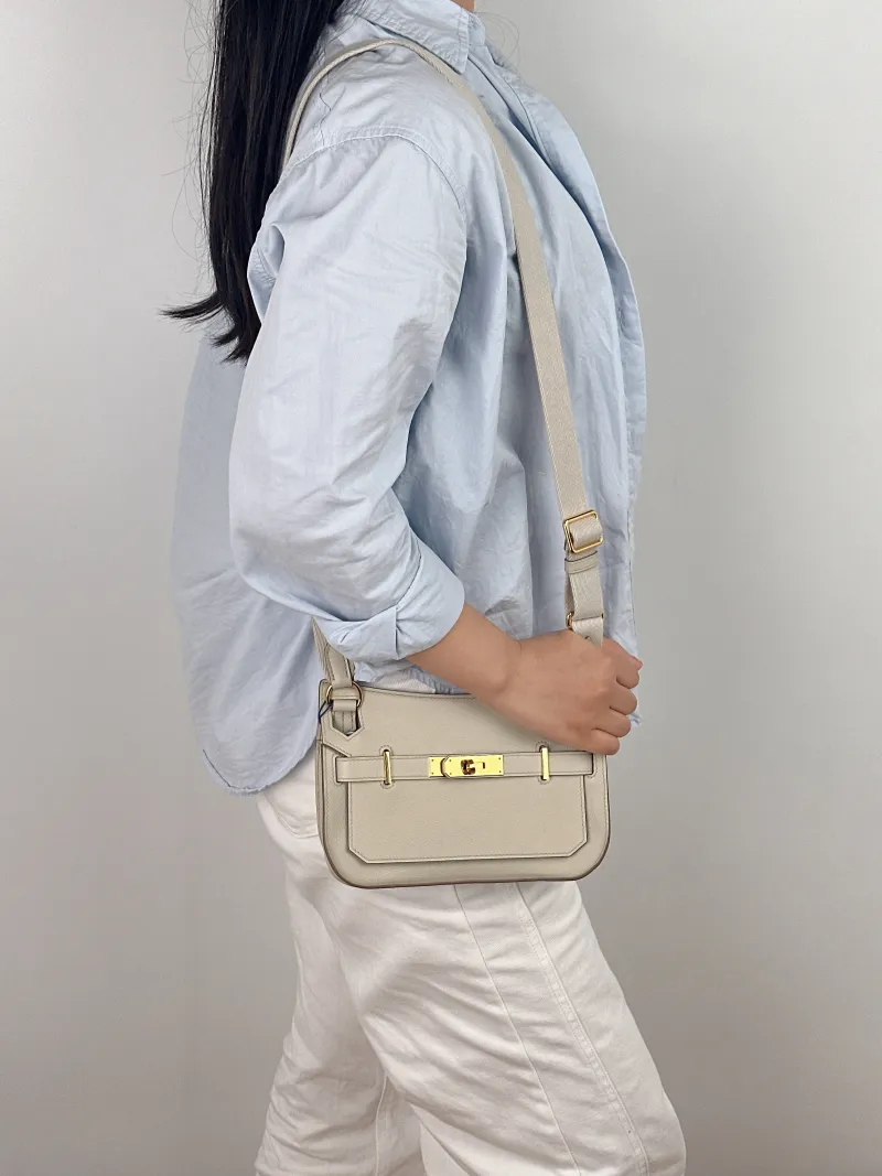 Hermès Crossbody Bag Jypsiere 23 8L Swift Calfskin Mini 23 × 5 × 17 cm B — on-model view 1 of 2
