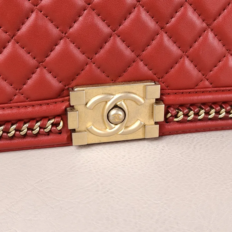 Chanel Crossbody Bag Le Boy​ Red Lambskin Medium 25 × 9 × 15 cm 24 — detail view 15 of 16