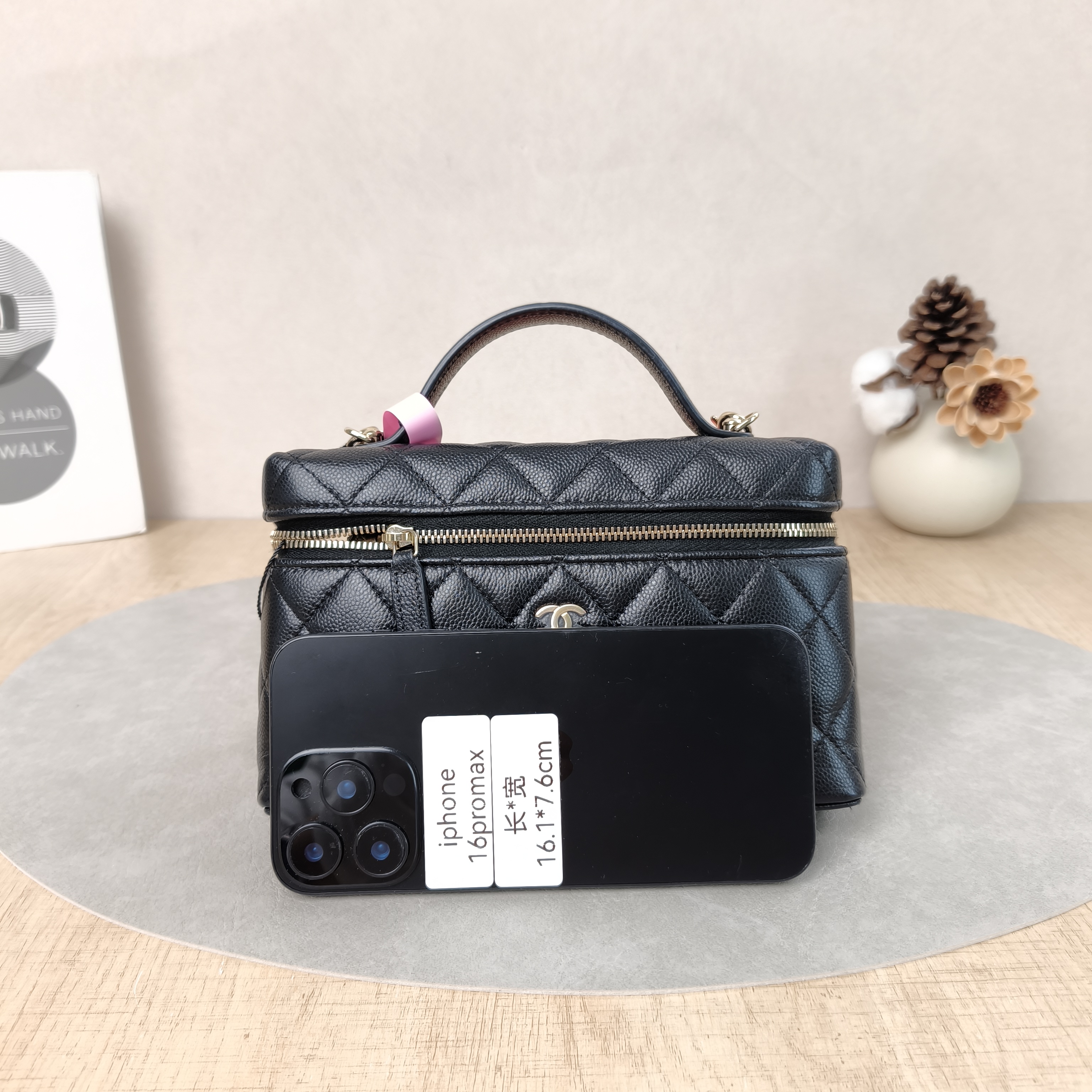 Chanel Crossbody Baglp Black Grained Calfskin One Size19.5 × 5 × 17 cm — cover view 4 of 5