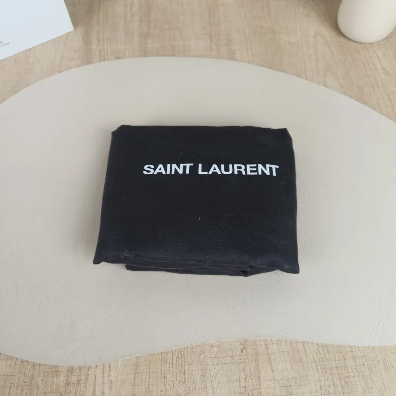 SAINT LAURENT Shoulder Bag MANHATTAN Black Calfskin Medium29 × 7.5 × 20 cm — detail view 7 of 12