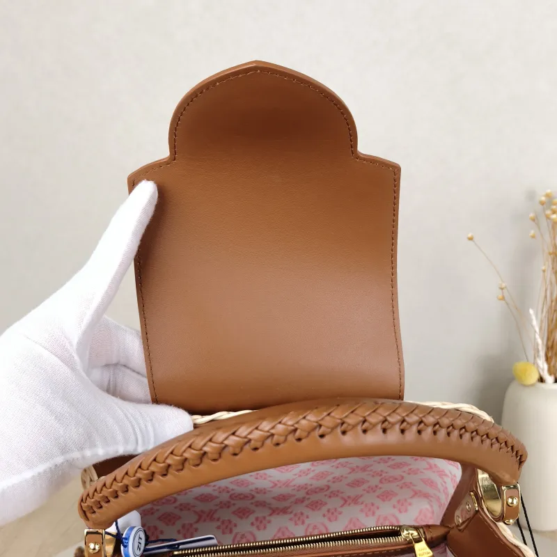 Louis Vuitton Top Handle Bag Capucines Brown · Calfskin BB27 × 9 × 18 cm — detail view 10 of 15