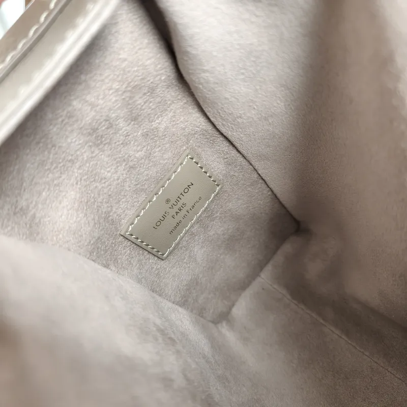 Louis Vuitton Crossbody Bag Side Trunk Box Calfskin Medium 23.5 × 8.5 × 16 cm — detail view 6 of 10