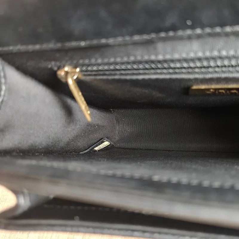 Chanel Crossbody Bagcf Collection Crossbody Bag Black Calfskin One Size22.5 × 5 × 18.5 cm — detail view 5 of 13