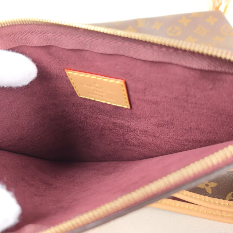 Louis Vuitton Crossbody Bag Carryall Monogram PVC Medium 39 × 15 × 30 cm — detail view 11 of 12