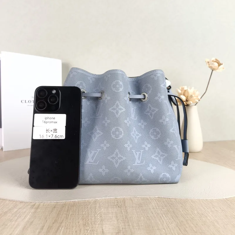 Louis Vuitton Crossbody Bag BELLA Blue Calfskin 22 × 14 × 20 cm — cover view 2 of 5