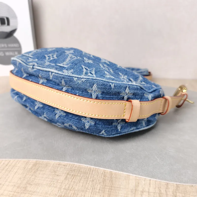 Louis Vuitton Shoulder Bag Croissant Blue Medium 25 × 5 × 15 cm — detail view 5 of 12
