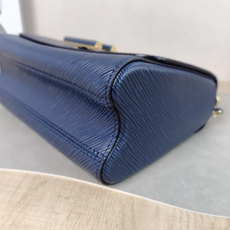 Louis Vuitton Crossbody Bag Twist Blue Calfskin Medium 23 × 9.5 × 17 cm — detail view 9 of 14